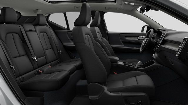 2026 Volvo XC40 Plus - Photo 11