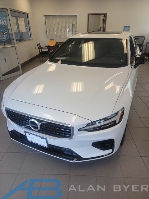 2020 Volvo S60 T6 R-Design AWD's photo