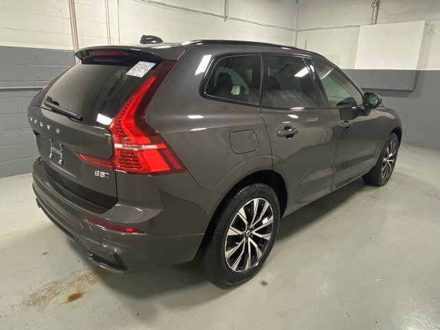 2025 Volvo XC60 B5 Plus photo 3