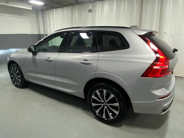 2025 Volvo XC60 Plus photo 2