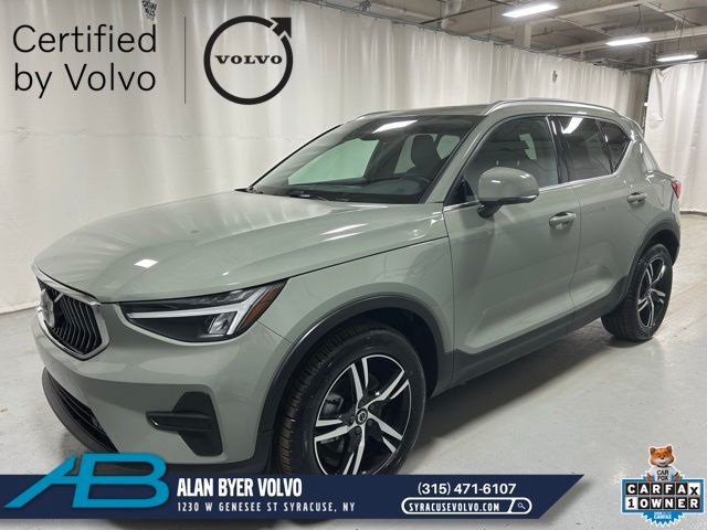 2025 Volvo XC40 B5 Core Bright AWD's photo