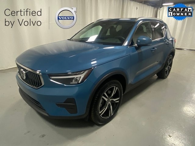 2025 Volvo XC40 Core's photo