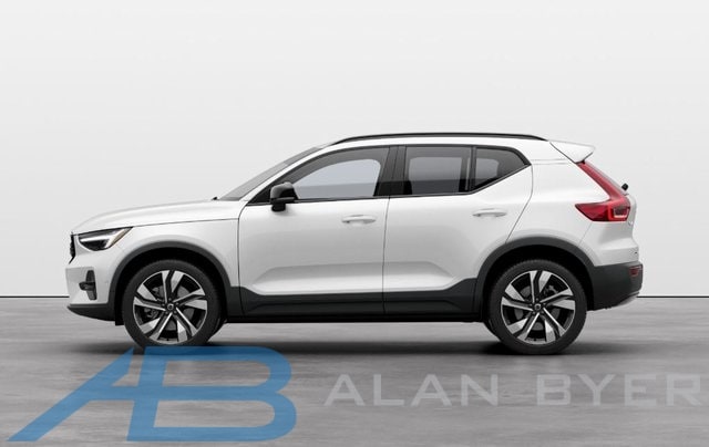 2025 Volvo XC40 B5 Plus Dark Theme AWD SUV