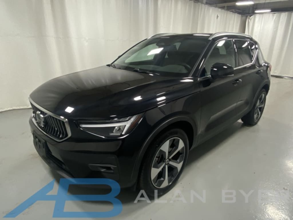 Used 2025 Volvo XC40 B5 Plus Bright Theme SUV