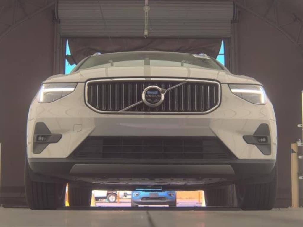 Used 2025 Volvo XC40 B5 Plus Bright Theme SUV