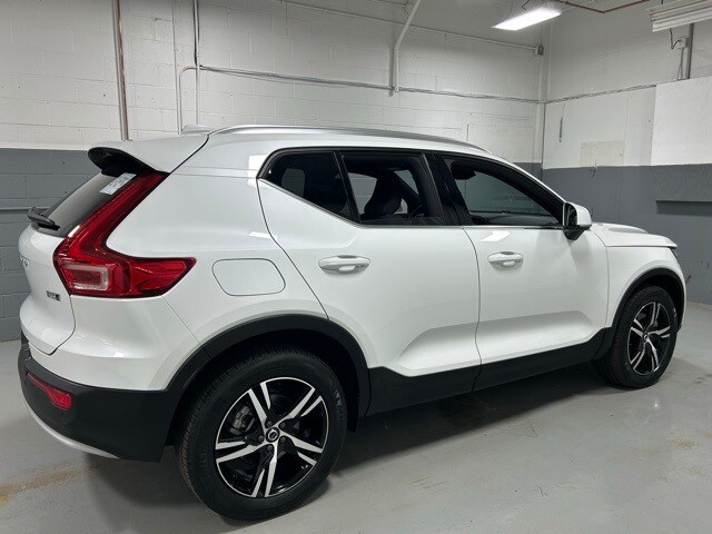 2025 Volvo XC40 Core photo 3