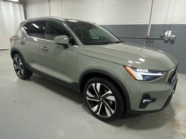 2024 Volvo XC40 Plus photo 4