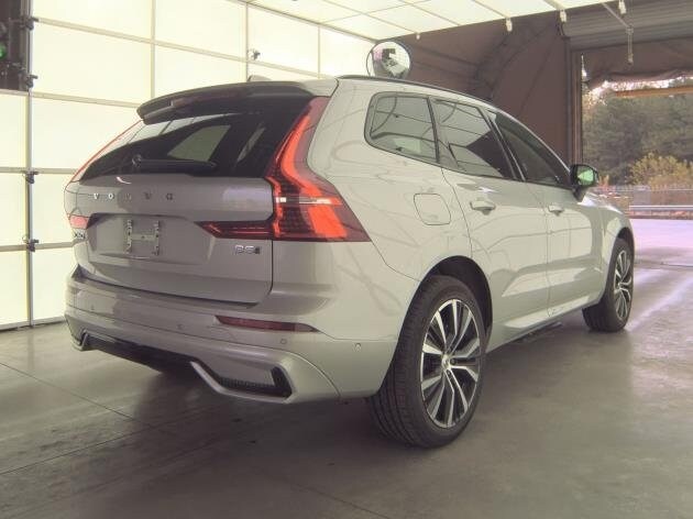2025 Volvo XC60 B5 Plus photo 4
