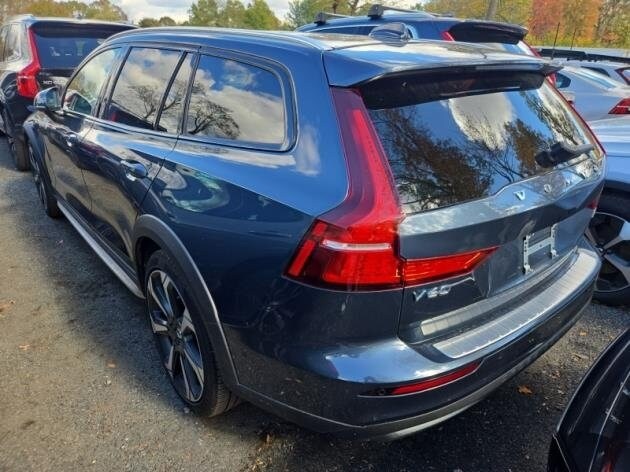 2024 Volvo V60 Cross Country Ultimate photo 4