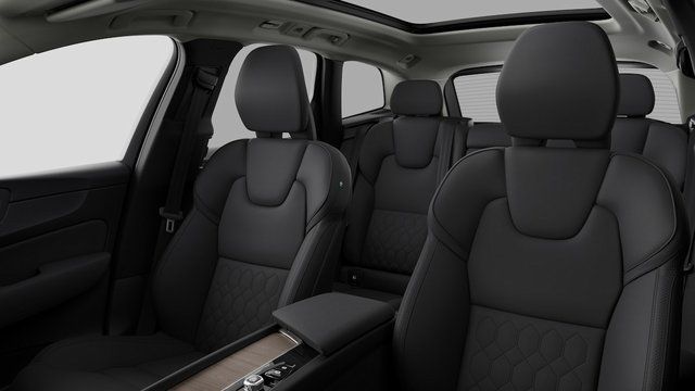 2026 Volvo XC60 Plus - Photo 9