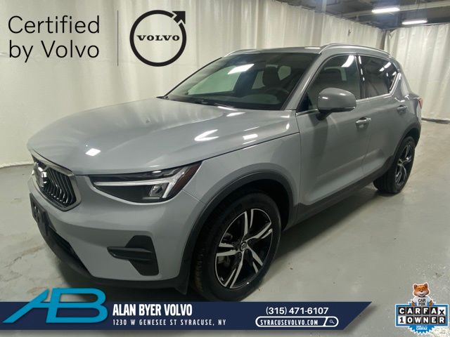 2025 Volvo XC40 B5 Core Bright AWD's photo