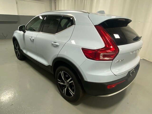 2025 Volvo XC40 Core photo 2