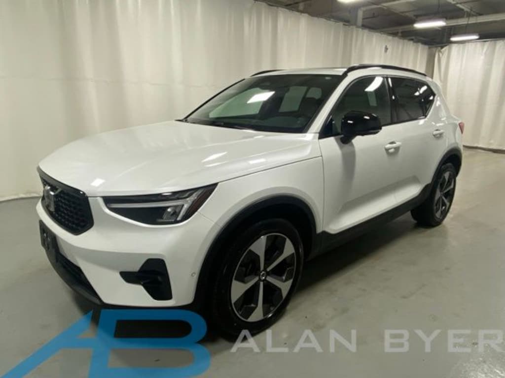 Used 2024 Volvo XC40 B5 Plus Dark Theme SUV