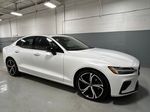 2024 Volvo S60 B5 Plus photo 4
