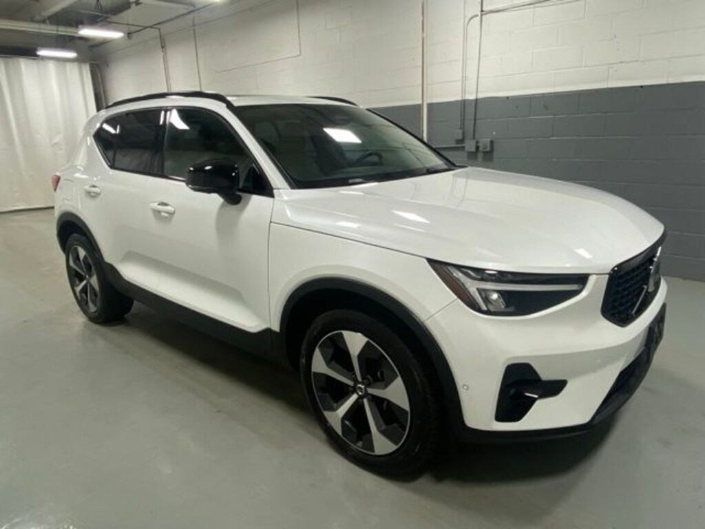 Used 2024 Volvo XC40 B5 Plus Dark Theme SUV
