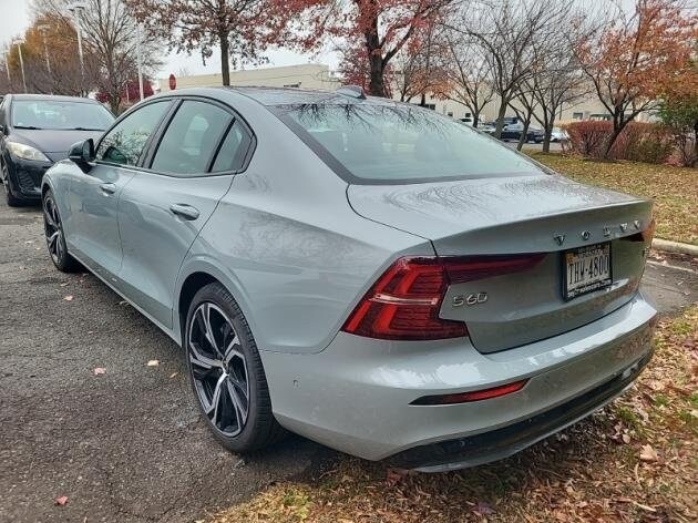 2025 Volvo S60 B5 photo 2