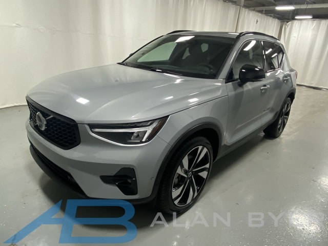 2025 Volvo XC40 Plus
