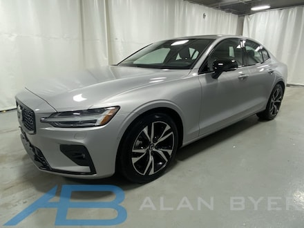 2024 Volvo S60 B5 Plus Dark Theme Sedan