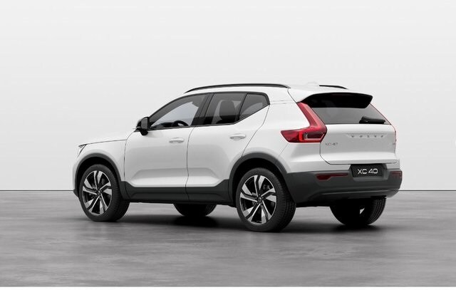 2025 Volvo XC40 Plus photo 2