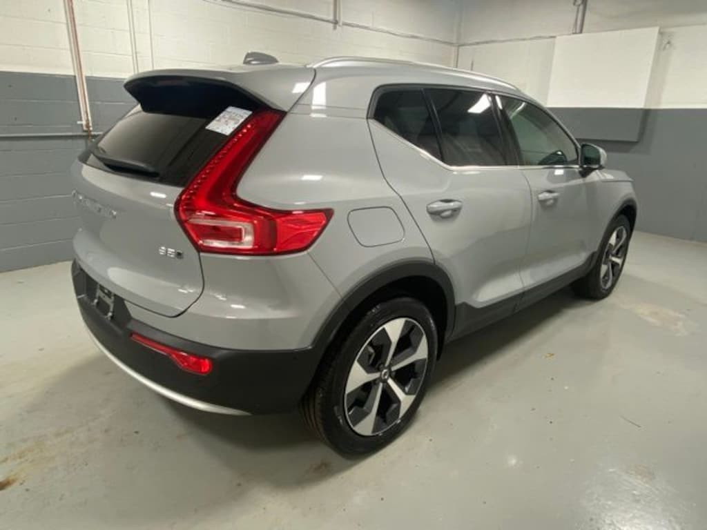 Used 2025 Volvo XC40 B5 Plus Bright Theme SUV