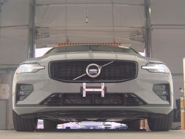 2025 Volvo S60 B5 Core photo 2