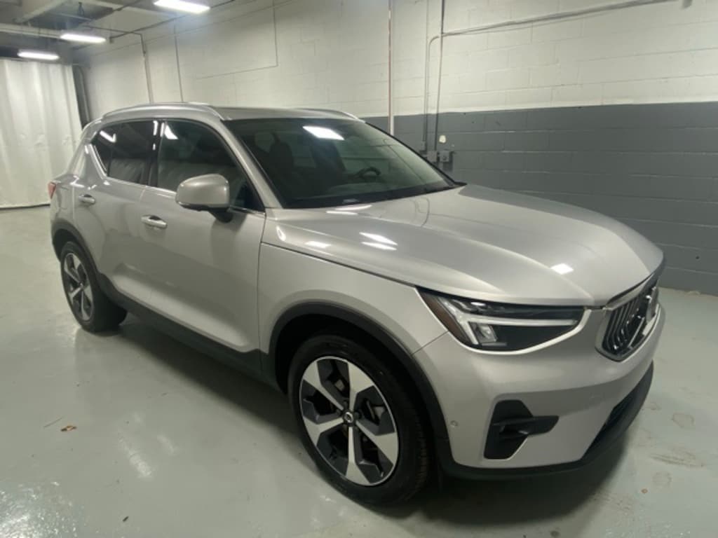 Used 2025 Volvo XC40 B5 Plus Bright Theme SUV