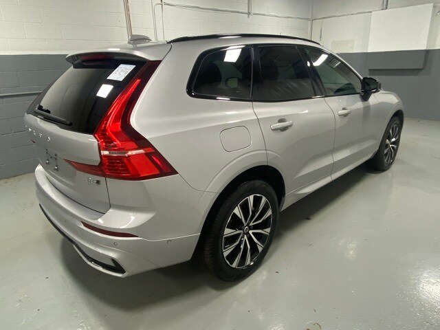 2025 Volvo XC60 B5 Plus photo 3