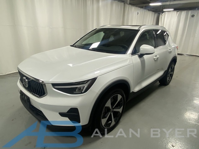 2025 Volvo XC40 B5 Core Bright Theme AWD SUV