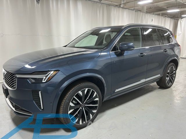 2025 Volvo XC90 B5 Plus Bright 4WD's photo