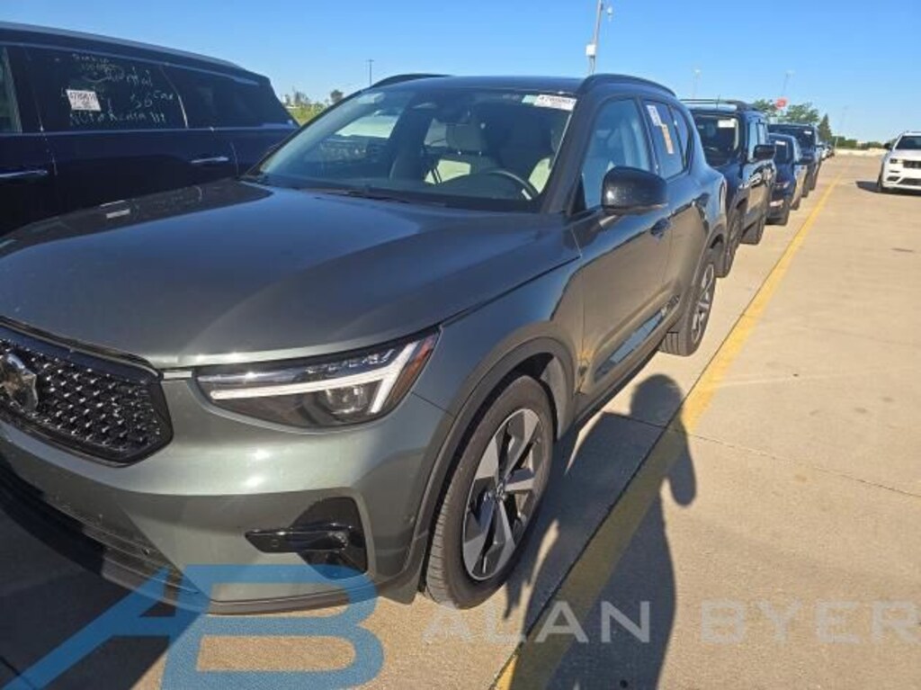 Used 2026 Volvo XC40 B5 Plus SUV