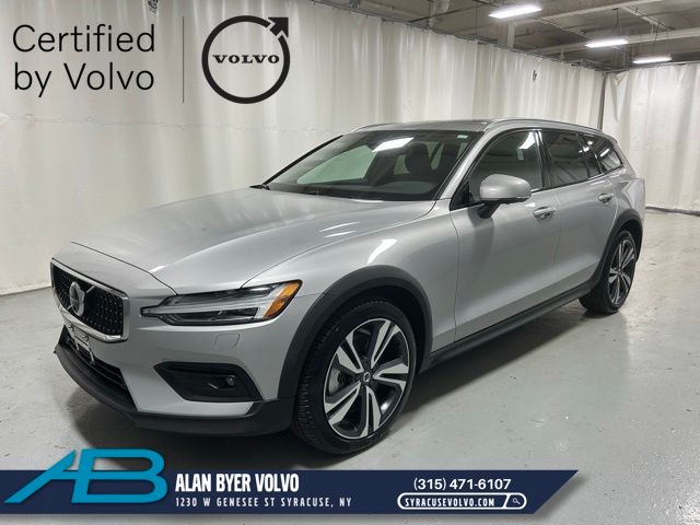 2025 Volvo V60 Cross Country