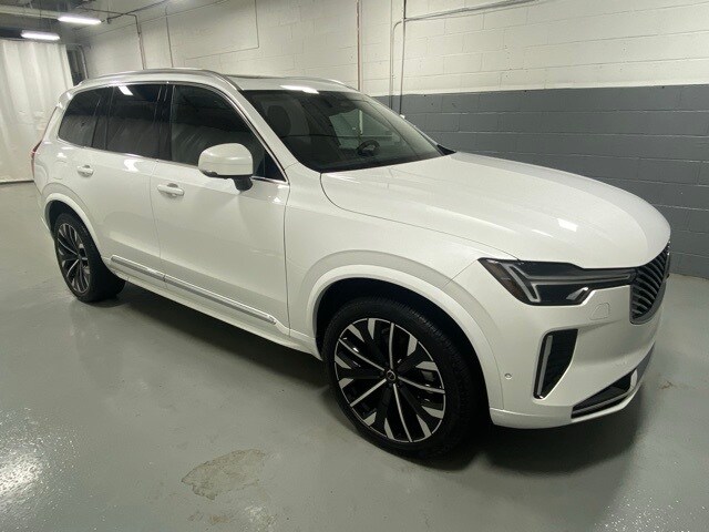 2025 Volvo XC90 Plus photo 4