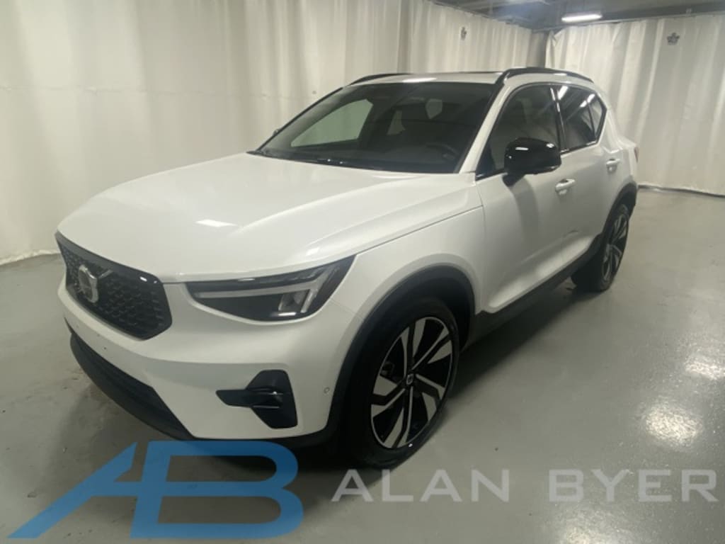 Used 2025 Volvo XC40 B5 Plus Dark Theme SUV