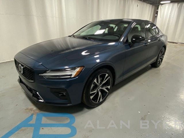 2025 Volvo S60 B5 Plus Dark AWD's photo