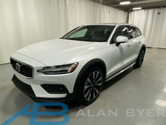 2025 Volvo V60 Cross Country B5 Ultra AWD's photo