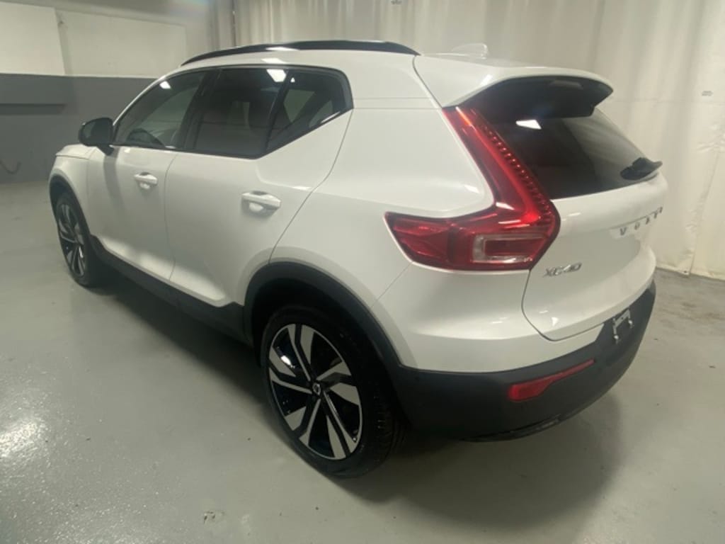 Used 2025 Volvo XC40 B5 Plus Dark Theme SUV