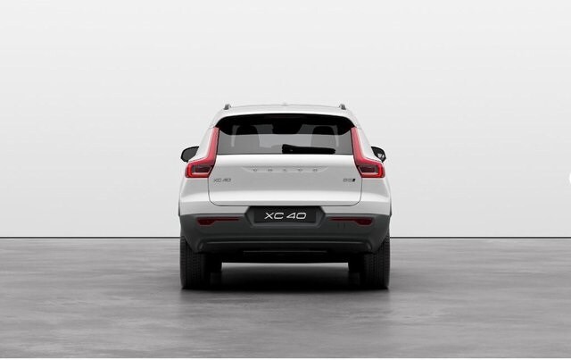 2025 Volvo XC40 Plus photo 3
