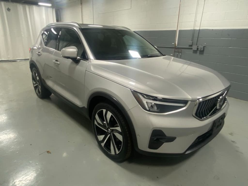 Used 2025 Volvo XC40 B5 Plus Bright Theme SUV