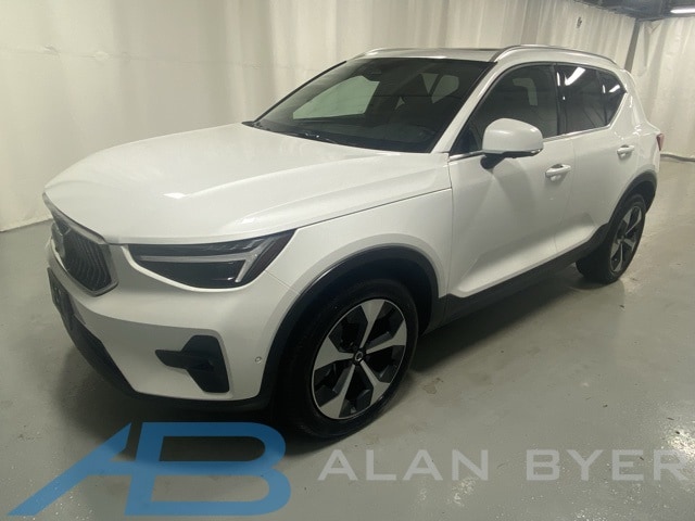 2025 Volvo XC40 B5 Plus Bright Theme AWD SUV