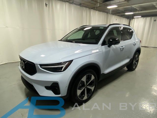 2026 Volvo XC40