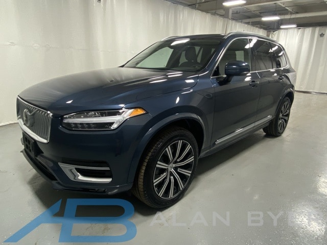 2025 Volvo XC90 Core's photo