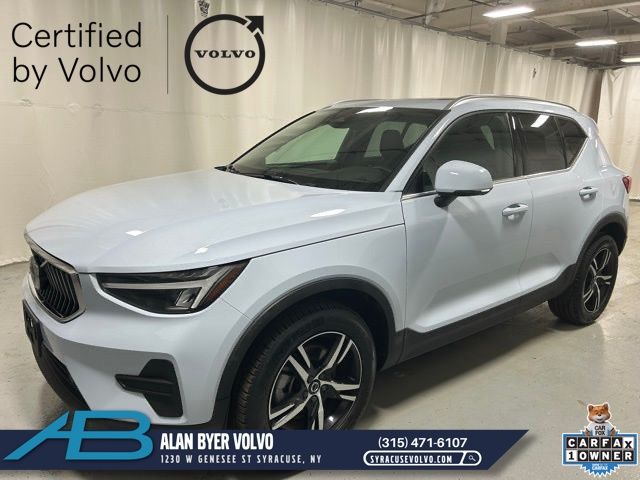 2025 Volvo XC40 B5 Core Bright AWD's photo