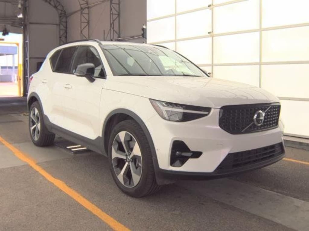 Used 2025 Volvo XC40 B5 Plus Dark Theme SUV