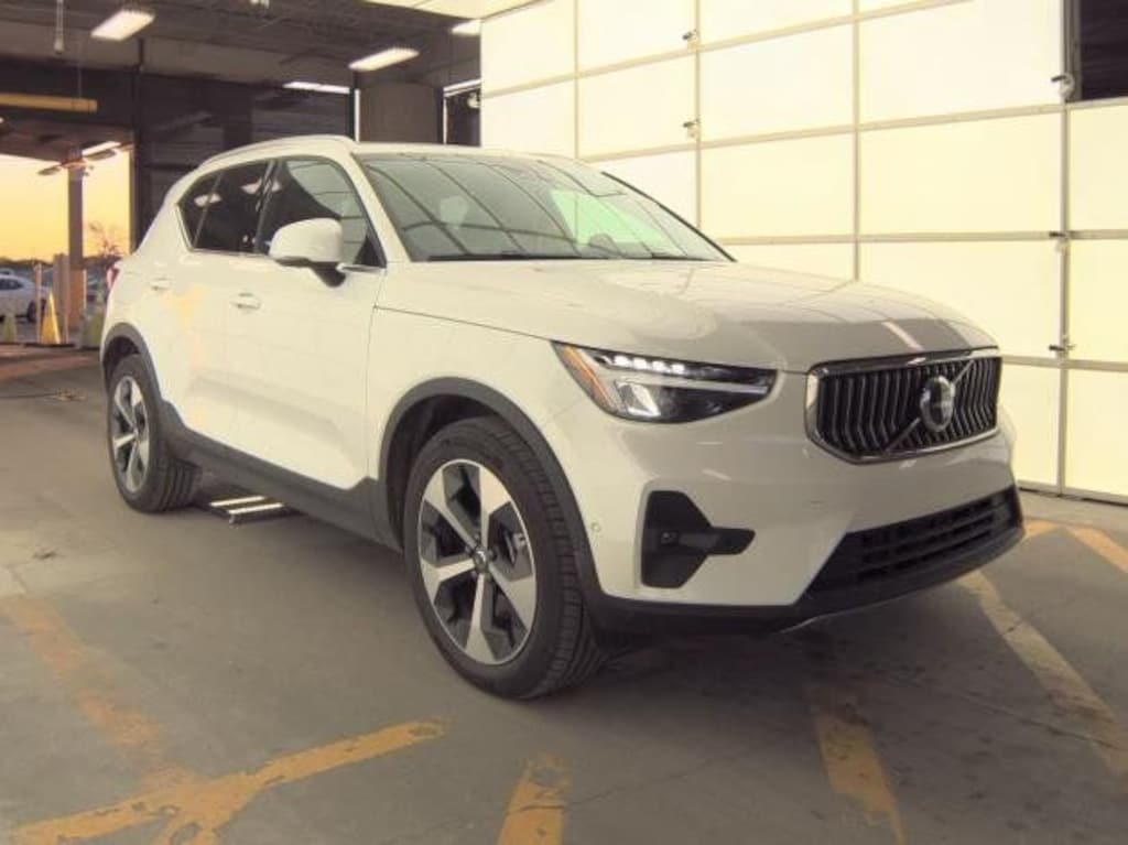 Used 2025 Volvo XC40 B5 Plus Bright Theme SUV