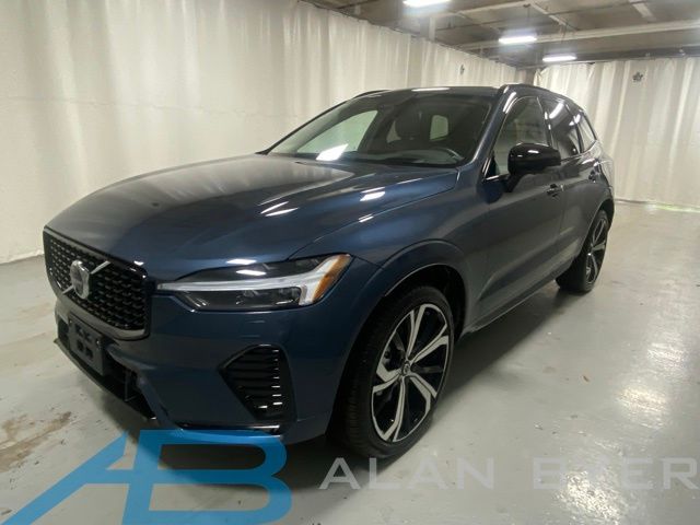 2025 Volvo XC60 B5 Ultra Dark AWD's photo