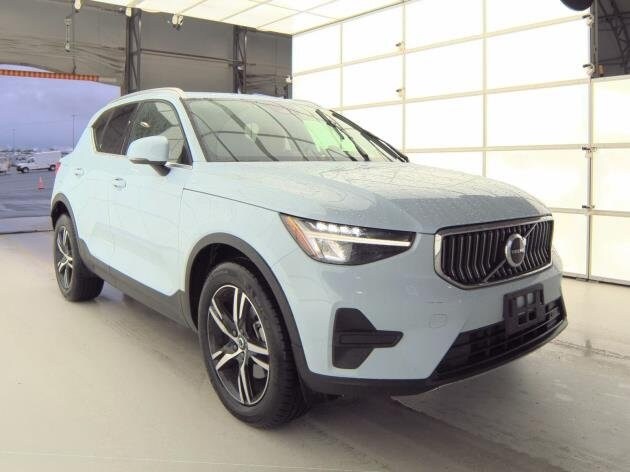 2025 Volvo XC40 Core photo 2