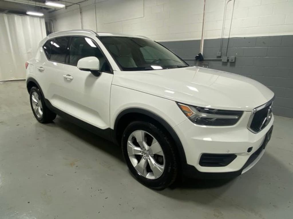 Used 2020 Volvo XC40 Momentum SUV