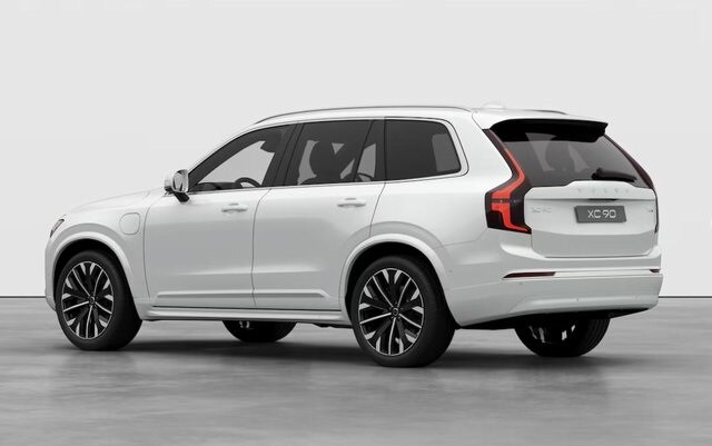 2026 Volvo XC90 T8 Plus photo 2
