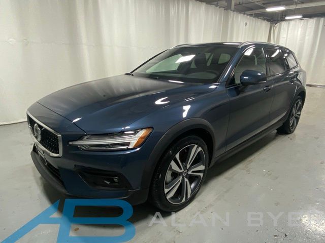 2025 Volvo V60 Cross Country B5 Plus AWD's photo