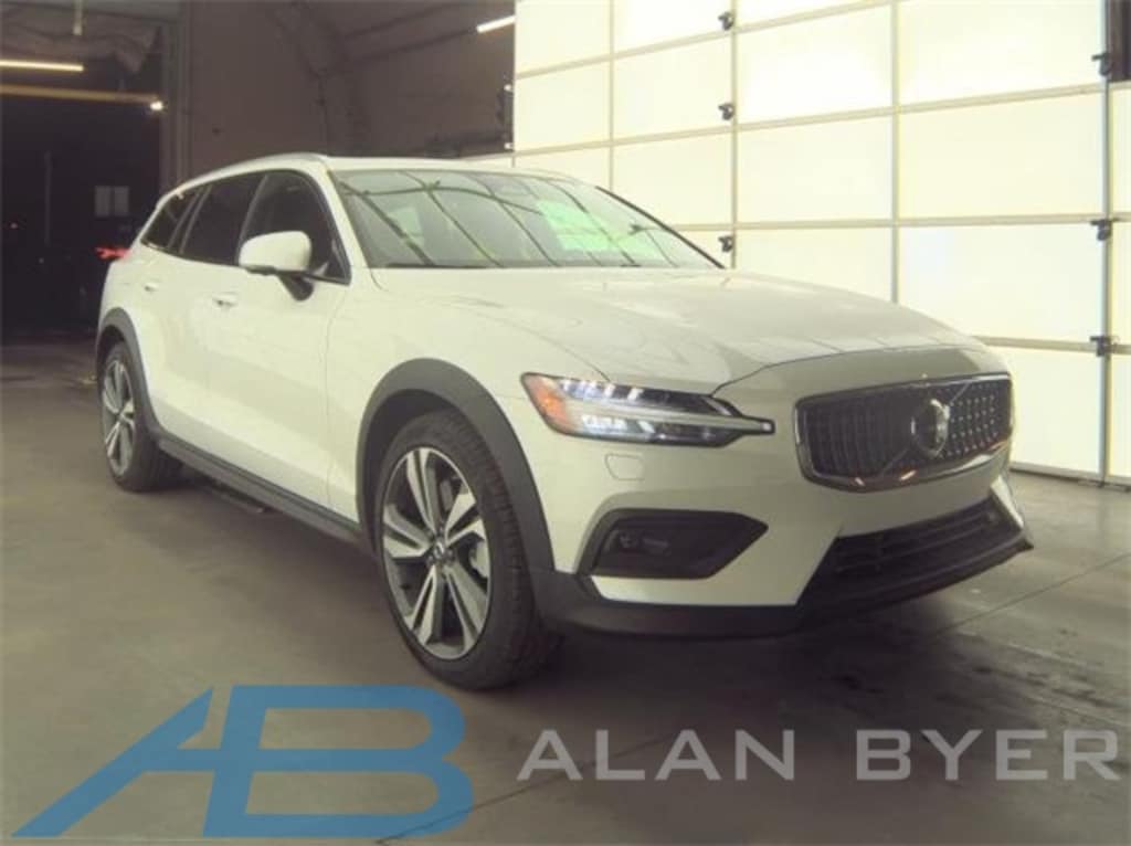 Used 2025 Volvo V60 Cross Country B5 Plus Wagon